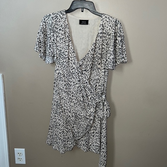Vici Dresses & Skirts - VICI Aiden Printed Wrap Dress Taupe/Grey